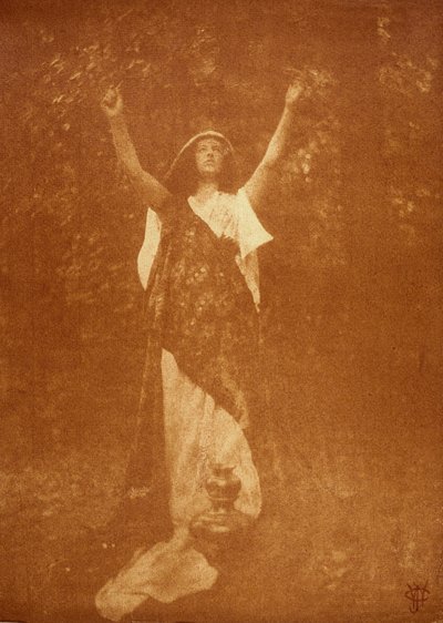 Kvinna med vas, c 1906 av John Pardon