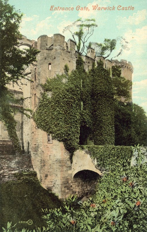 Entrance Gate, Warwick Castle (färgfoto) av (after) English photographer