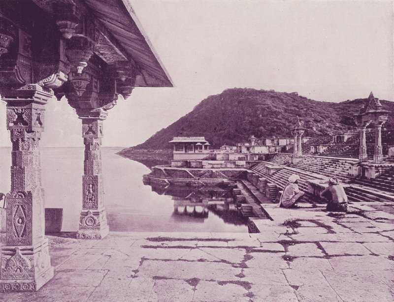 Marble Ghat, Rainuggur, Oodeypore (s/v foto) av (after) English photographer