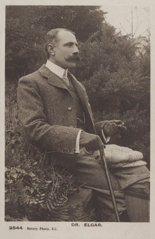 Sir Edward Elgar, engelsk kompositör (s/v foto) av (after) English photographer