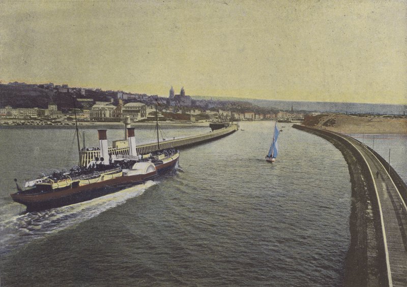 Boulogne-sur-Mer, ingång till en ångbåt (färgad bild) av (after) French Photographer