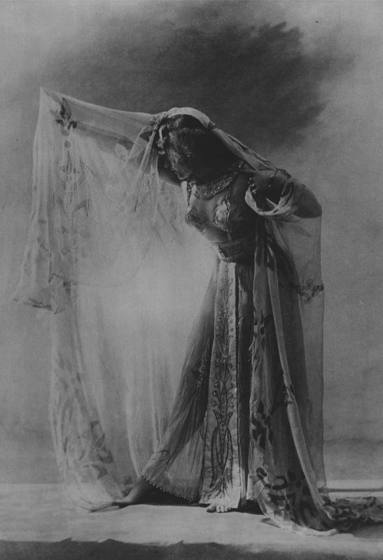 Colette när hon agerade i Vaudeville (s/v foto) av (after) French Photographer