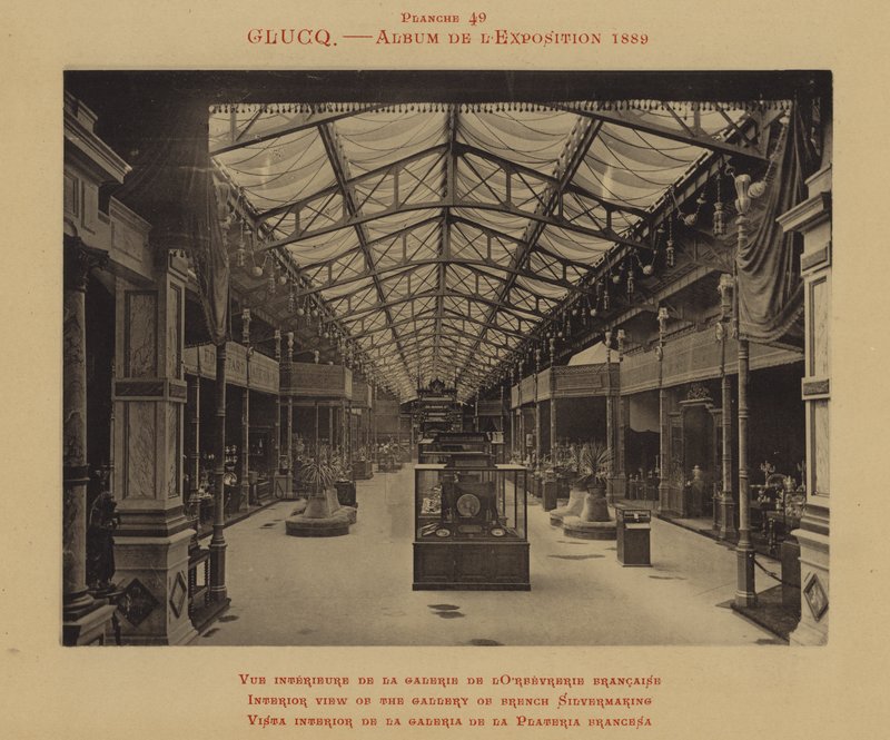 Interiörvy av galleriet för fransk silvertillverkning (s/v foto) av (after) French Photographer