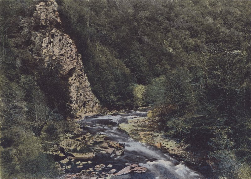 Gorges de la Cere mellan Siran och Lamativie (färgad bild) av (after) French Photographer