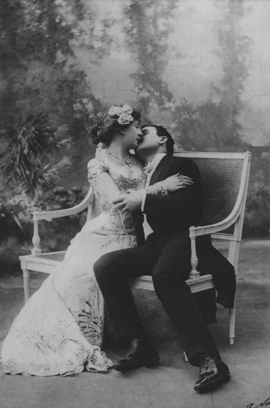 Louise Bignon och Severin (s/v foto) av (after) French Photographer