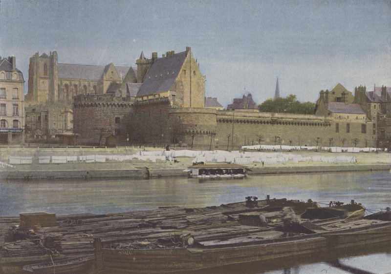 Nantes, slottet (färgad bild) av (after) French Photographer