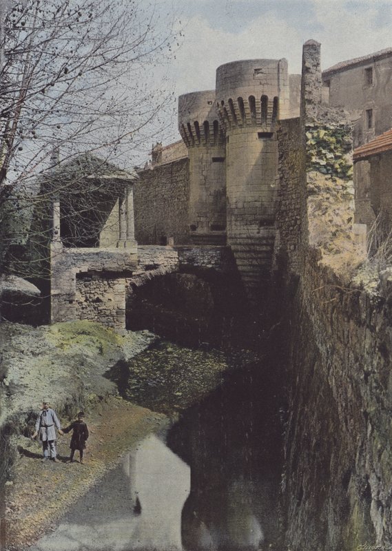 Pernes, Chateau (färgad bild) av (after) French Photographer