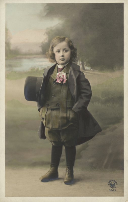 Formellt klädd pojke av French Photographer