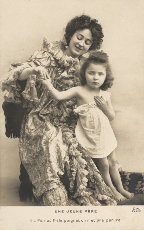 Mor och dotter av French Photographer