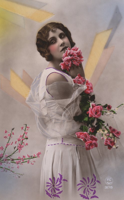 Kvinna med blommor av French Photographer