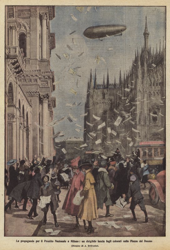 Propagandan för det nationella lånet i Milano, ett luftskepp lanserar färgade ark på Piazza del Duomo av Achille Beltrame