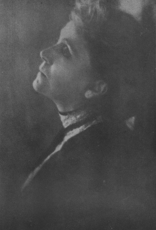 Mrs Eleonora Duse (s/v foto) av Adolf de Meyer