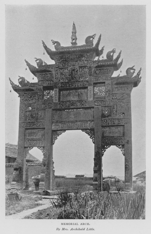 Memorial Arch (s/v foto) av Alicia Little