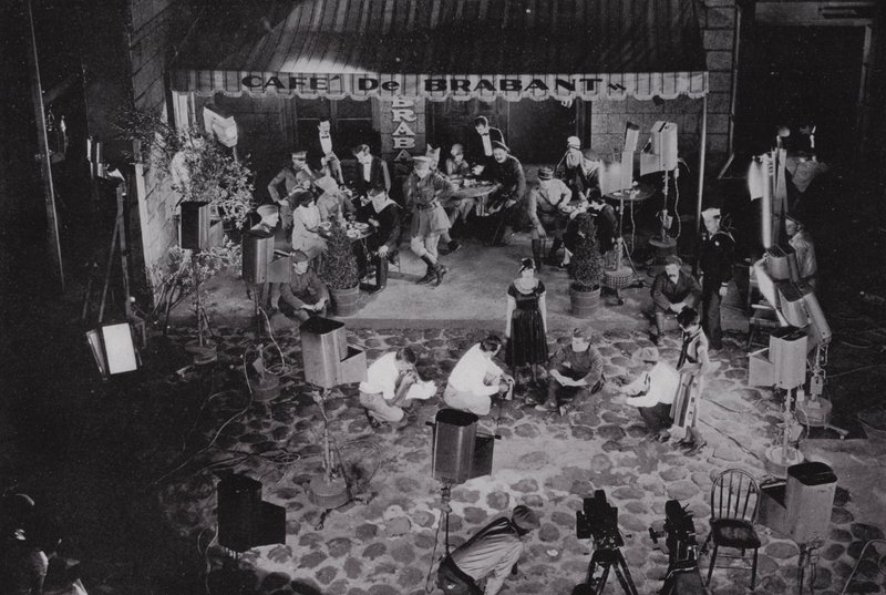 Kalifornien: Hollywood, en "film" i vardande i en av de många filmstudiorna nära Los Angeles (s/v foto) av American Photographer (after)