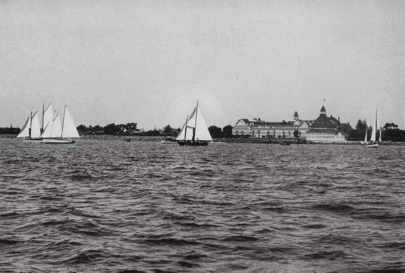 Kalifornien: San Diego, Hotel Del Coronado på San Diego Bay, en av Kaliforniens mest populära nöjesställen året runt (s/v foto) av American Photographer (after)