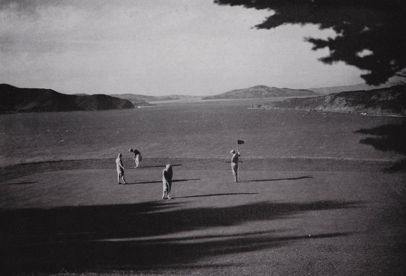 Kalifornien: San Francisco, Lincoln Park, med utsikt över Golden Gate, havet och staden (s/v foto) av American Photographer (after)