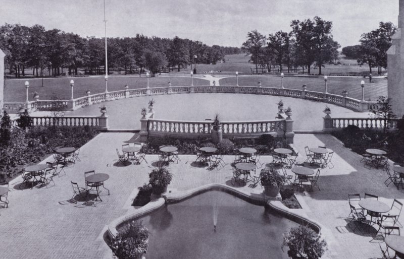 Chicago: Garden Court, Olympia Fields Golf Club (s/v foto) av American Photographer (after)