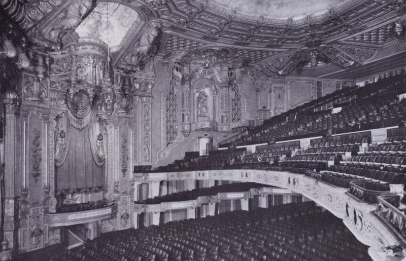 Chicago: Interior, Oriental Theatre (s/v foto) av American Photographer (after)
