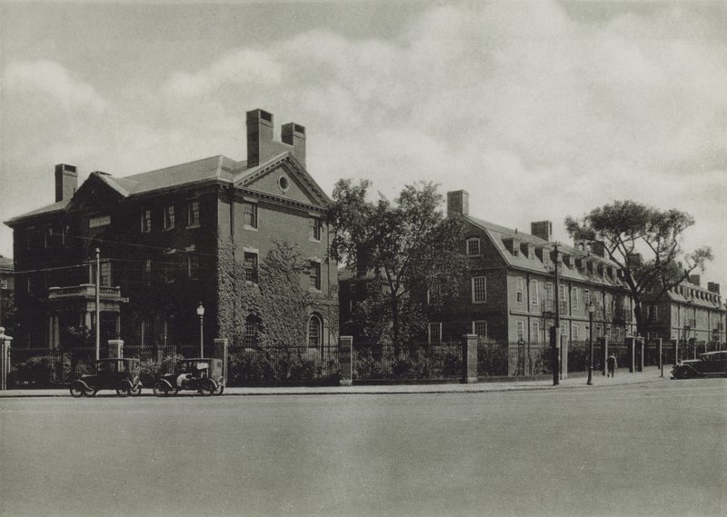 Harvard University: Phillips Brooks House; Slåtterhall, sovsal; Lionel Hall, sovsal (s/v foto) av American Photographer (after)
