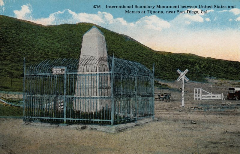 Internationellt gränsmonument mellan USA och Mexiko i Tijuana, nära San Diego, Kalifornien (foto) av American Photographer (after)