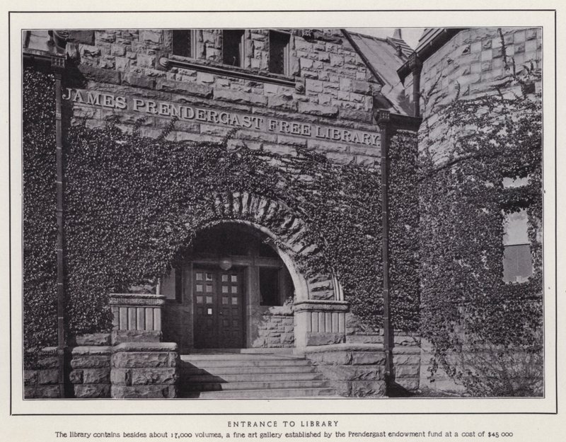 Jamestown, NY: Entrance to Library (s/v foto) av American Photographer (after)