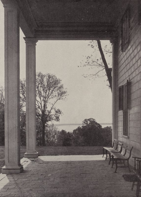 Mount Vernon: East Portico (s/v foto) av American Photographer (after)