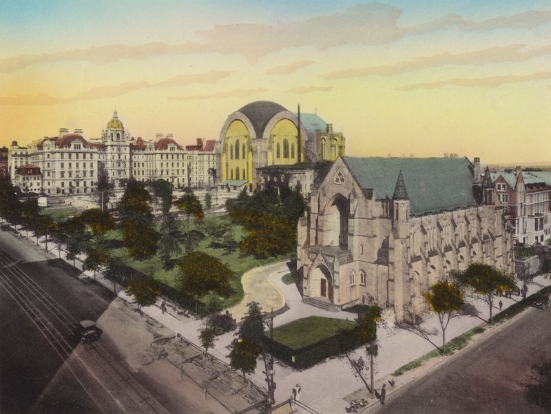New York: Cathedral of St John the Divine (foto) av American Photographer (after)