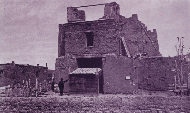Old Church of San Miguel, Santa Fe, NM, byggd av Adobe 1550 (s/v foto) av American Photographer (after)