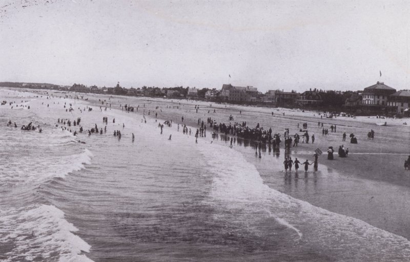 Old Orchard Beach, Maine: Old Orchard Beach (svart/vitt foto) av American Photographer (after)