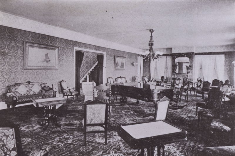 Old Orchard House, Maine: Drawing room (svart/vitt foto) av American Photographer (after)