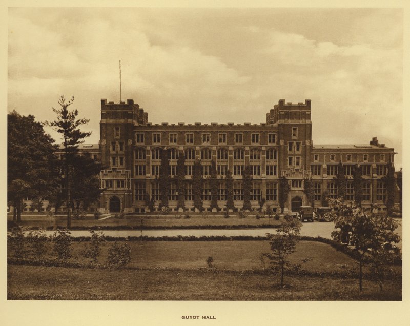 Princeton University: Guyot Hall (svart/vitt foto) av American Photographer (after)