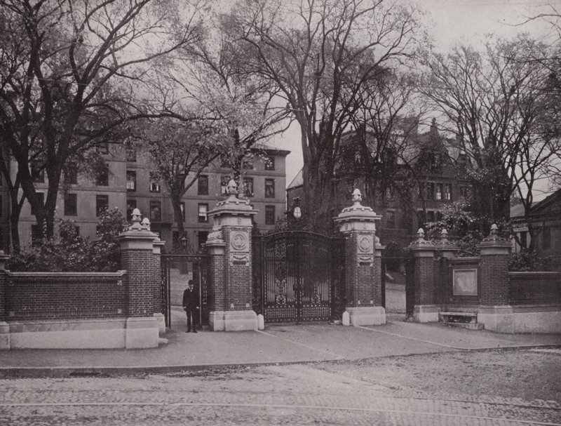 Providence, Rhode Island: Van Wickle Gate, Brown University (s/v foto) av American Photographer (after)