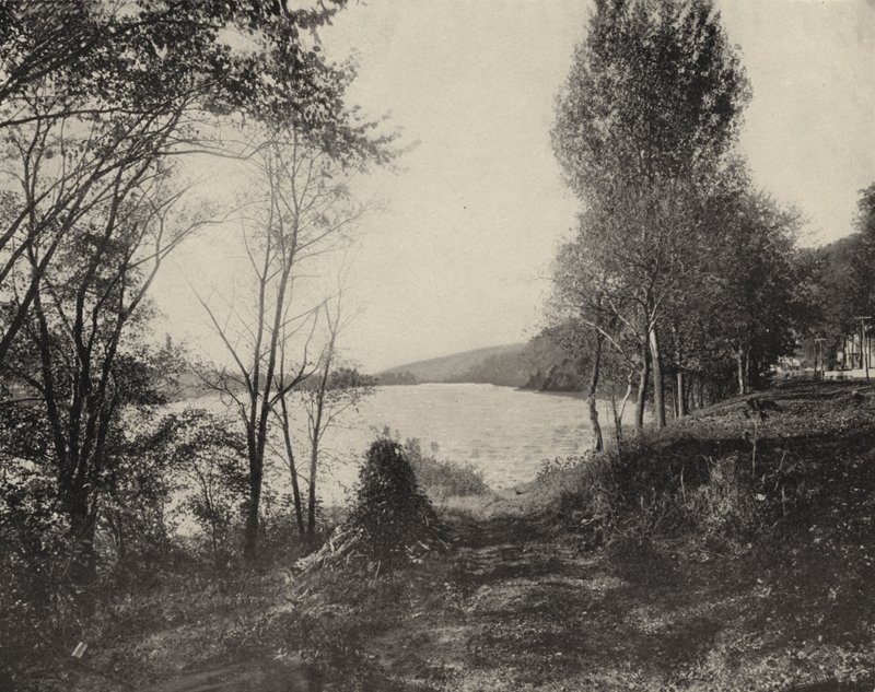 Delawarefloden i Milford, New Jersey (s/v foto) av American Photographer (after)
