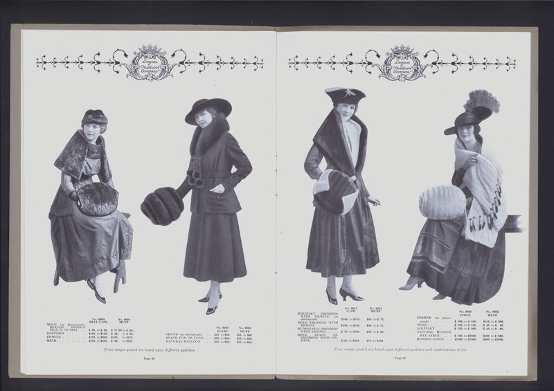 Tvåsidigt uppslag från The Theatre of Fur Fashion (s/v foto) av American Photographer (after)