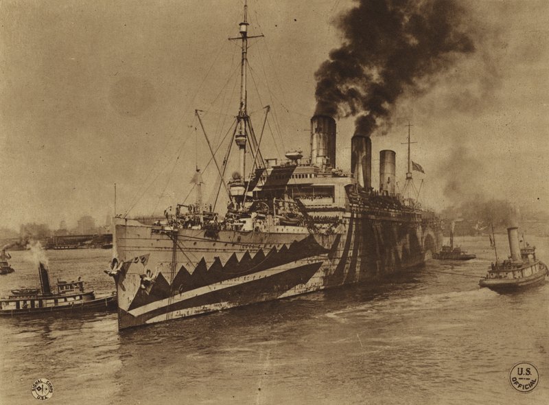 Amerika i första världskriget: "Leviathan", tidigare det tyska passagerarfartyget "Vaterland", lämnar Hoboken för Frankrike (svartvitt foto) av American Photographer