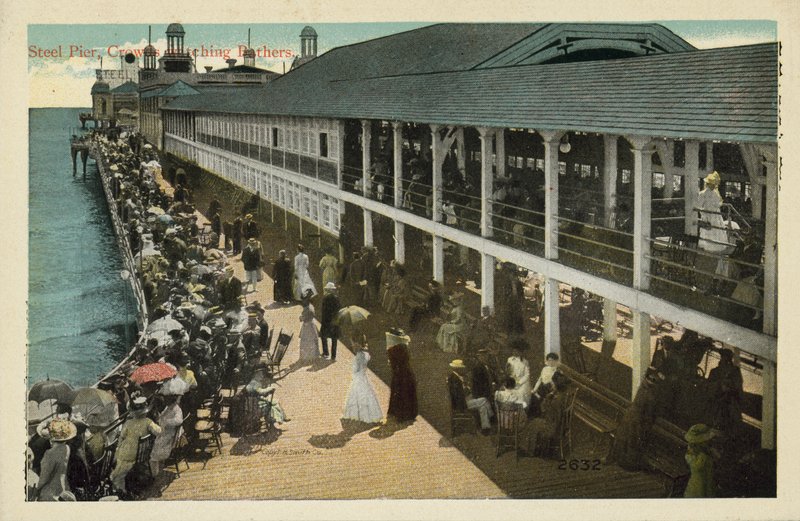 Atlantic City, NJ: Steel Pier, folkmassor som tittar på badande (färgfoto) av American Photographer