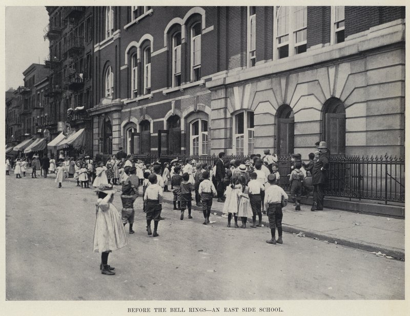 Innan klockan ringer, en East Side School (s/v foto) av American Photographer