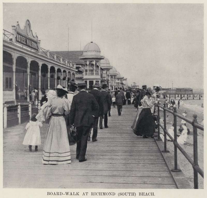 Strandpromenaden vid Richmond (South) Beach (s/v foto) av American Photographer