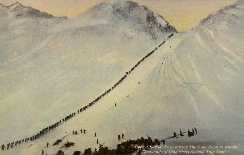 Guldsökare som korsar Chilkoot-passet under Alaskas Gold Rush, 1896-1899 (färgad bild) av American Photographer