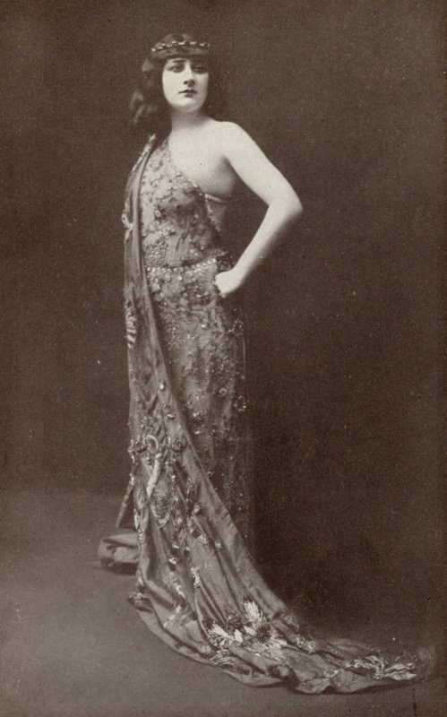Mary Garden, som "Salome" (svartvitt foto) av American Photographer