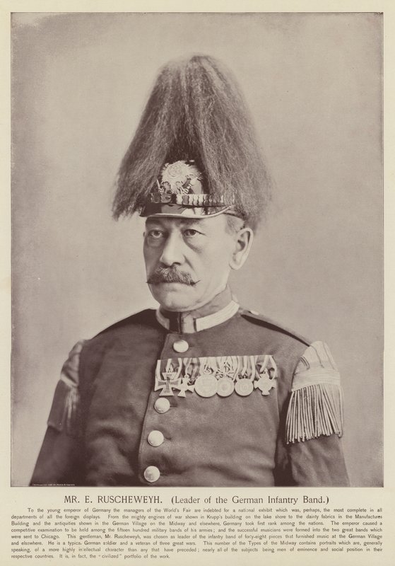 Mr E Ruscheweyh, ledare för det tyska infanteribandet av American Photographer