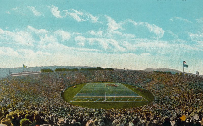 New Haven, Conn: "The Bowl", Yales stora fotbollsstadion med plats för 80.000 personer (färgfoto) av American Photographer