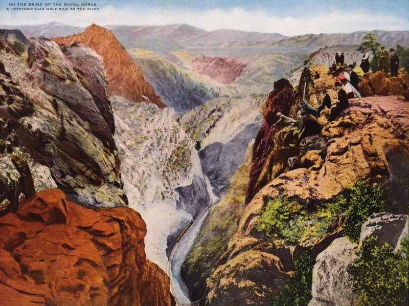 På randen till Royal Gorge (färgfoto) av American Photographer