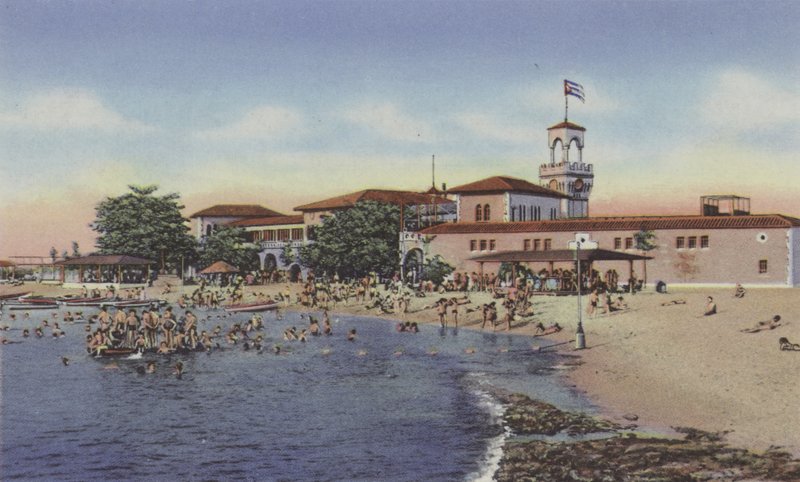 Marianao Beach, Marianao Bathing Beach (färgad bild) av American Photographer