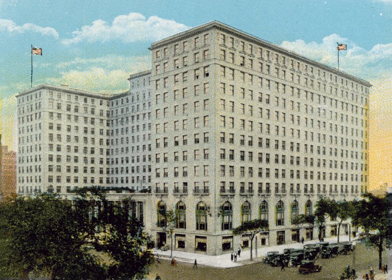 The Drake, Lake Shore Drive (färgad bild) av American Photographer