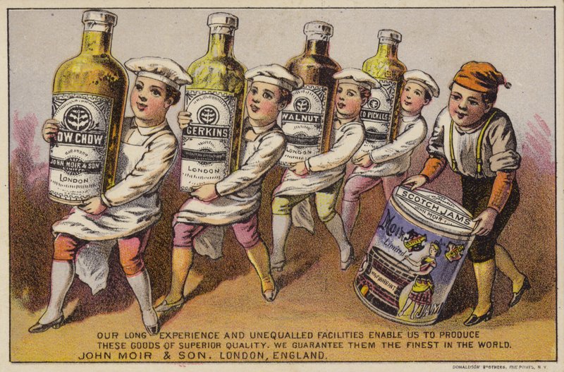 Pojkar som bär produkter från John Moir and Son, London av American School