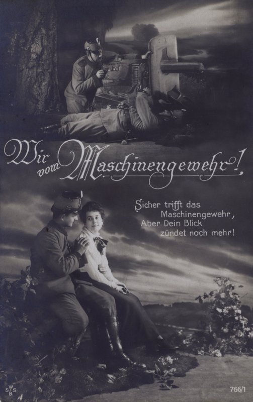 Österrikisk kulspruteskytt på slagfältet och med sin älskling (s/v foto) av Austrian Photographer