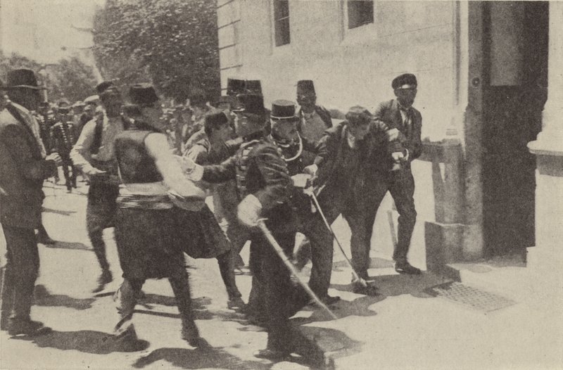 Gripandet av Gavrilo Princip efter att han mördat ärkehertig Franz Ferdinand av Österrike i Sarajevo av Austrian Photographer