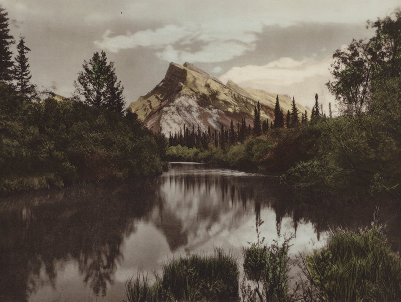 Mount Rundle, Banff, Alt 9 665 fot (färgfoto) av Byron Hill Harmon