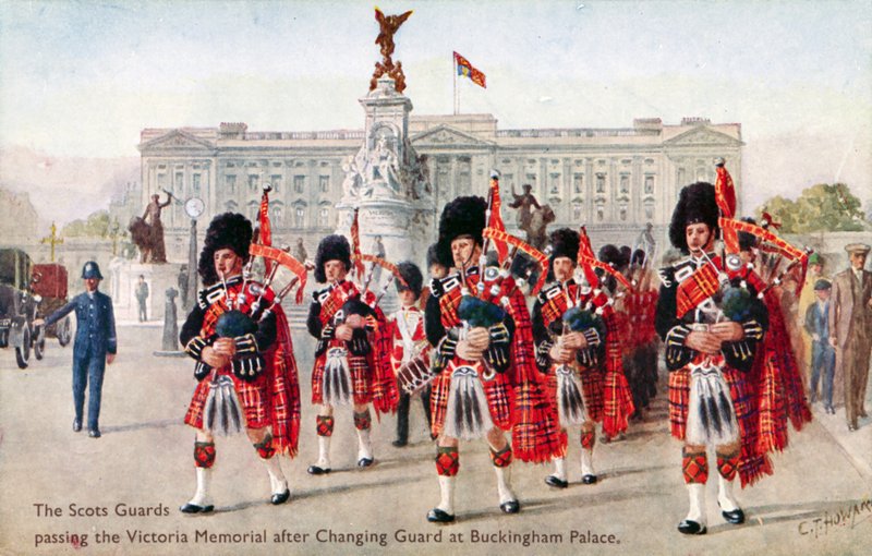 The Scots Guards, Victoria Memorial, Buckingham Palace (lito i färg) av C. T. (after) Howard